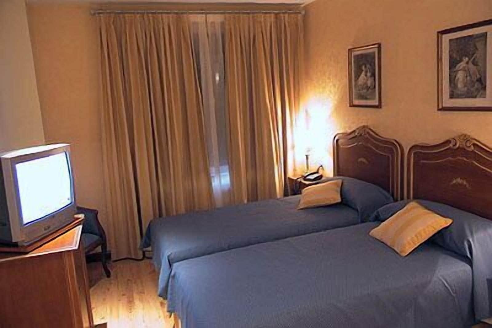 Hotel Santiago Benavente Exterior photo