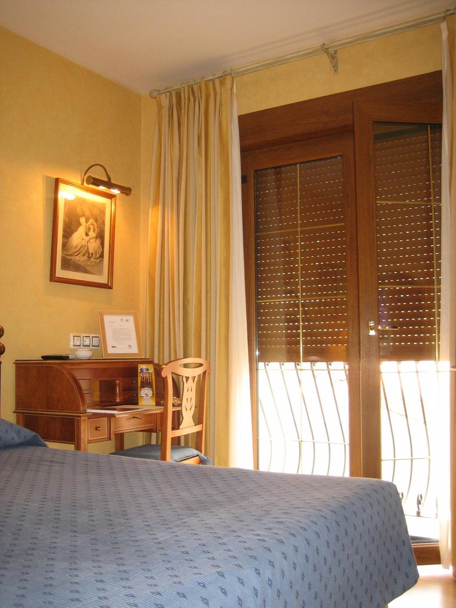 Hotel Santiago Benavente Exterior photo